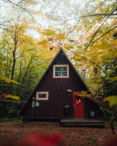 The Whole Family Will Love A Visit To This Adorable Lakeside Cabin In New Hampshire