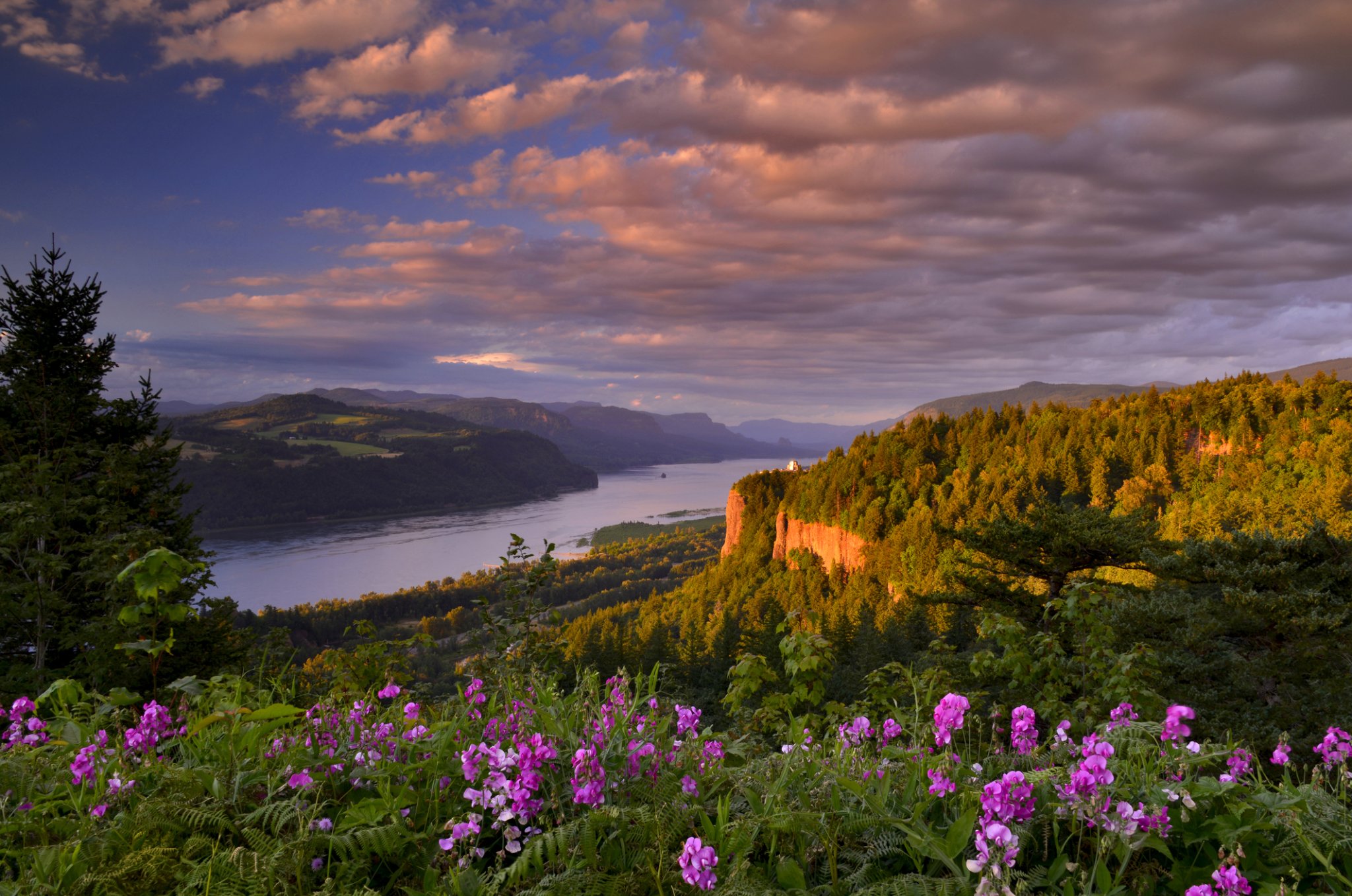 Take A Scenic Trip Through The Crown Jewel Of The Pacific Northwest