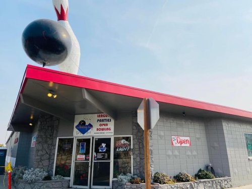 With A Tasty Prime Rib Dinner And Ice Cream Galore, This Small Town Bowling Alley In Idaho Is One-Of-A-Kind