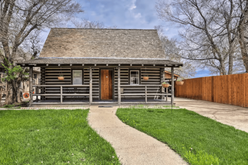 This Simple Cabin Near Theodore Roosevelt National Park Is Historic