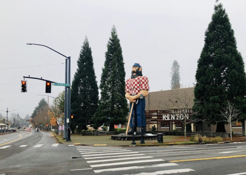 Here's The Story Behind The Massive Paul Bunyan Statue In Oregon