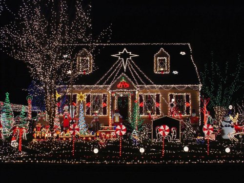 Christmas In These 5 Illinois Towns Looks Like Something From A Hallmark Movie
