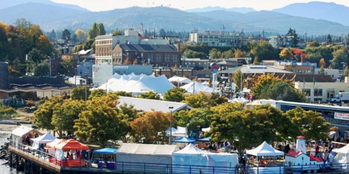 If There's One Fall Festival You Attend In Washington, Make It The Dungeness Crab Seafood Festival