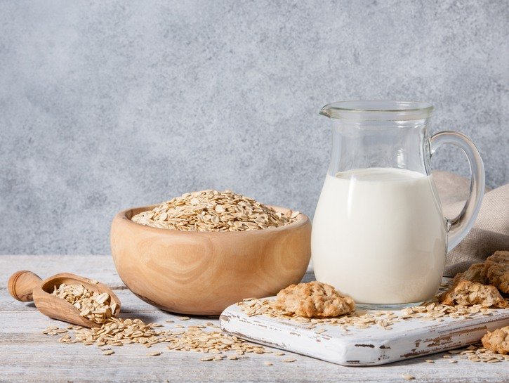 Oat Milk: Benefits, Nutrition and How to Make it