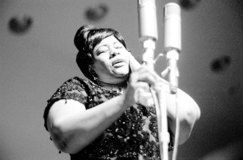 Watch Ella Fitzgerald Put Her Extraordinary Vocal Agility on Display, in a Live Rendition of “Summertime” (1968)