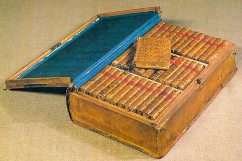 Napoleon’s Kindle: Discover the Miniaturized Traveling Library That the Emperor Took on Military Campaigns