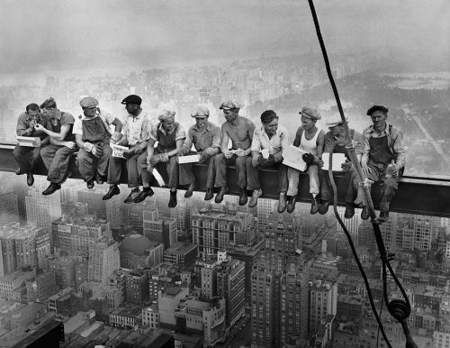 The Story Behind the Iconic Photograph of 11 Construction Workers Lunching 840 Feet Above New York City (1932)