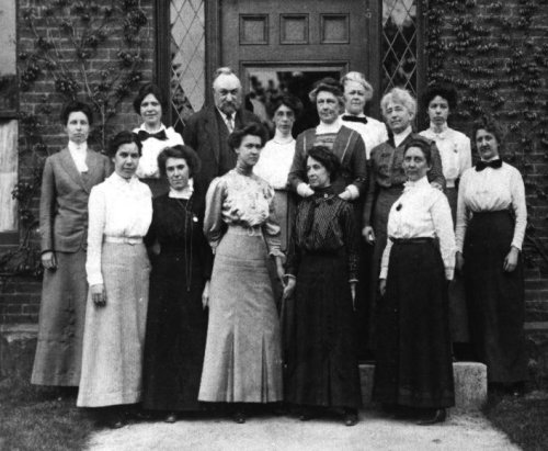 The Little-Known Female Scientists Who Mapped 400,000 Stars Over a Century Ago: An Introduction to the “Harvard Computers”