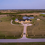 12 Acre Texas Estate With Main House, Workshop & Barn (PHOTOS)