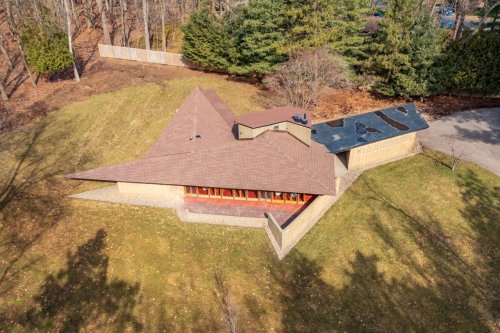 Frank Lloyd Wright house in Michigan hits market at $790K; Oregon’s is open to the public