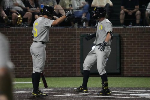 Oregon baseball hangs on to beat Vanderbilt, advances to Nashville Regional final