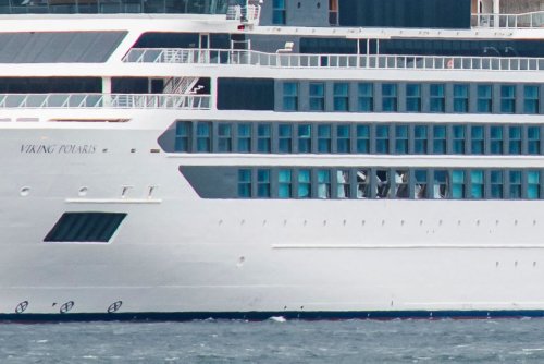 Massive rogue wave smashes cruise ship windows, kills U.S. passenger