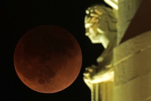 2022 lunar eclipse captured by photographers around globe