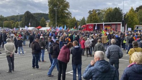 38.000 Menschen in Thüringen auf der Straße: Angriff auf Journalisten