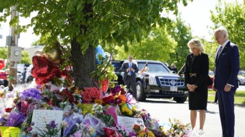 "Das ist Terrorismus": Biden besucht Buffalo