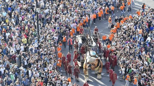 « Moins grandiose » ou « féerique » : les retours mitigés sur le spectacle de Royal de Luxe à Nantes