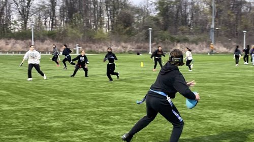 « Jamais vu une discipline décoller comme ça » : le flag football féminin explose aux États-Unis