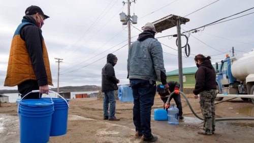 À Iqaluit, il y a du pétrole dans l’eau