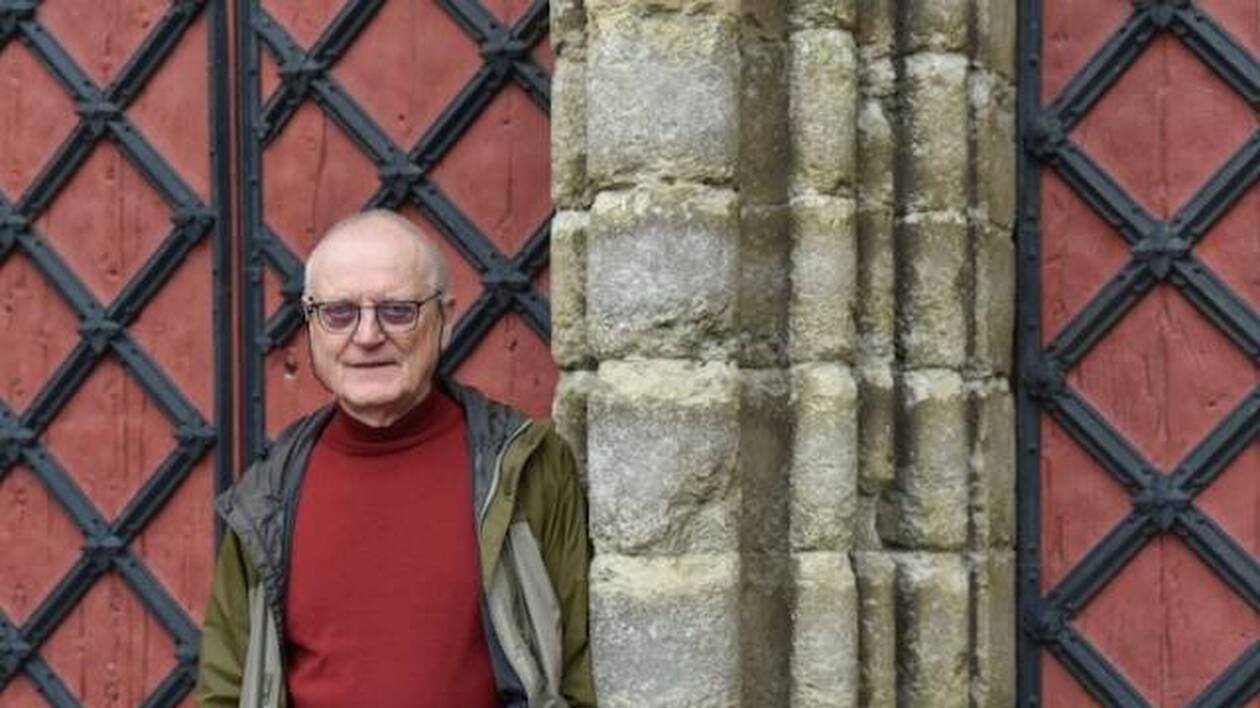 Professeur d’histoire retraité, Philippe Vial continue d’enseigner à Coutances