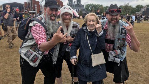 REPORTAGE. Au festival Hellfest, Jacqueline Roth, 96 ans, une mamie d’enfer