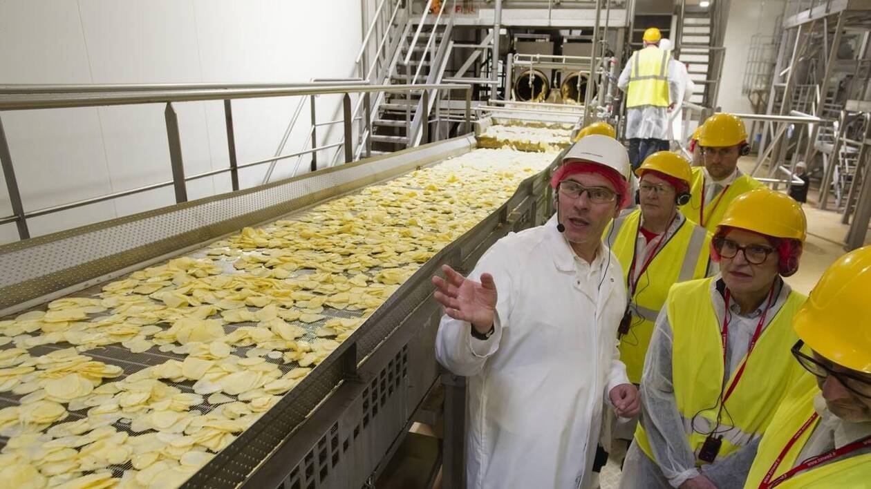 Volaille, meunerie, chips… la ministre visite des fleurons bretons de l’agroalimentaire