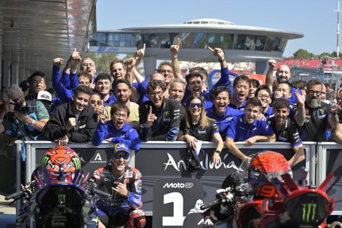 MotoGP Inédite scène de liesse en 2025, pour célébrer un Quartararo "géant", chez Yamaha ! - Le ...