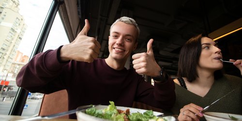 8 façons de manger au restaurant sans se ruiner et sans fast-food !