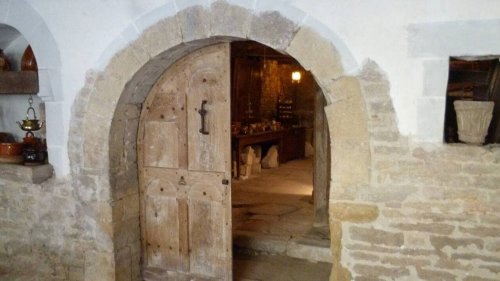 La plus vieille maison de France a plus de 930 ans, et il est possible de dormir dedans !