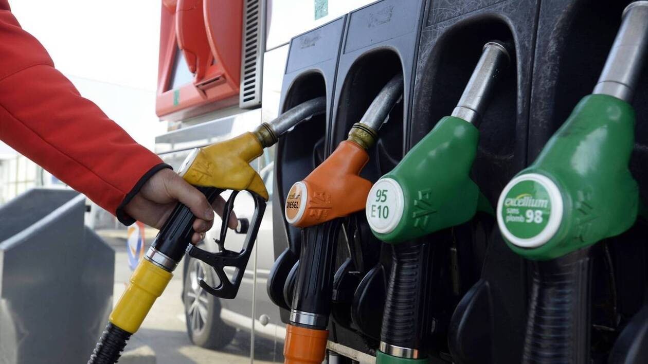 Hausse des prix des carburants : le SP95-E10 atteint 2 € le litre dans l’Hexagone