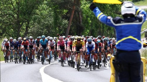 DIRECT. Critérium du Dauphiné : chute à l’arrière du peloton, Alaphilippe s’est fait piéger