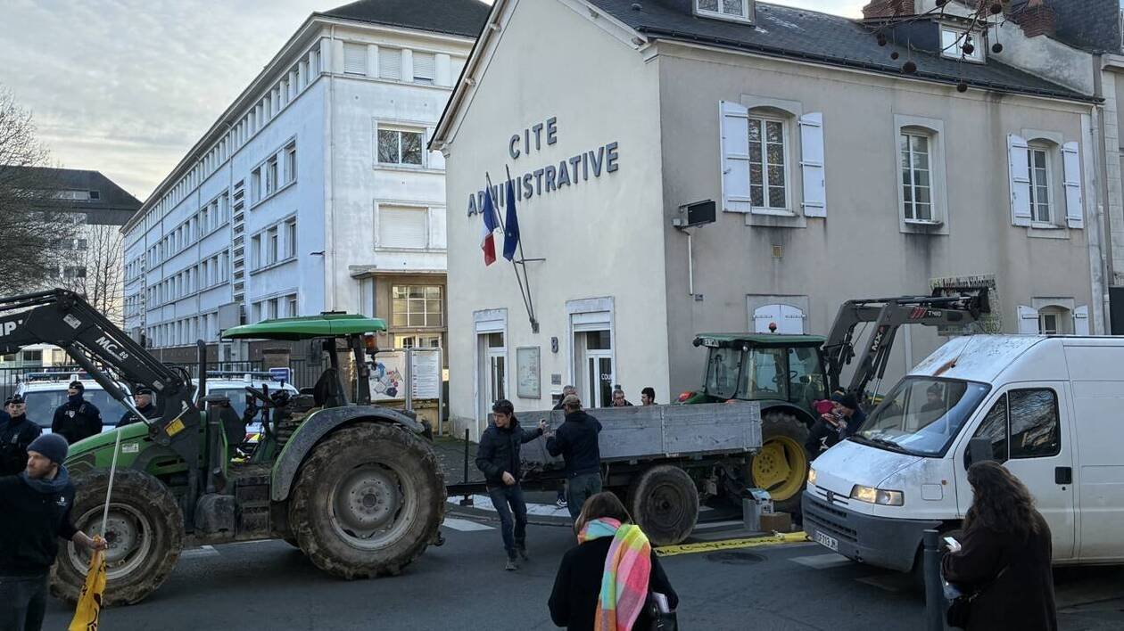 Pourquoi les agriculteurs organisent-ils une marche blanche en Maine-et-Loire ?