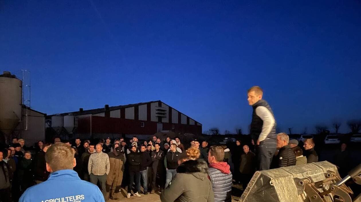 À Riec-sur-Belon, une cinquantaine d’agriculteurs «au soutien» de l’éleveur porcin et de son projet