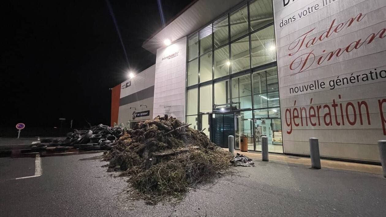 « Je comprends la colère, mais pas les déversements de déchets » : trois supermarchés visés par des agriculteu