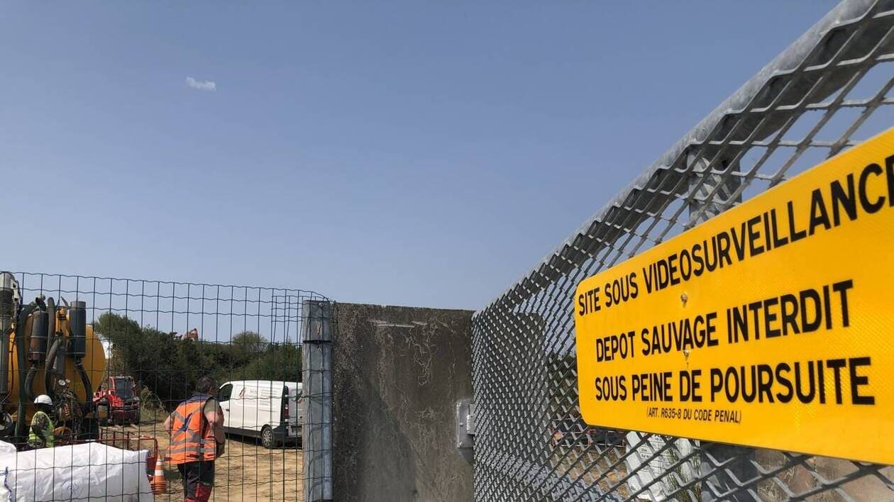 Morbihan : 1 000 tonnes de « déchets dangereux » des manifestations agricoles de 2024 évacuées