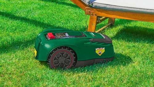 Ellle tond jusqu’à 1000m² de gazon : la tondeuse robot Parkside est à moins de 400 euros chez Lidl