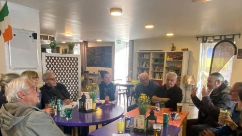 REPORTAGE. « J’ai aimé son franc-parler » : en Bretagne, ils ont pris l’apéro avec leur députée