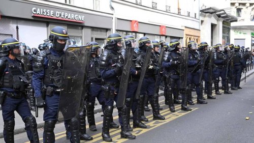 Voiture de police attaquée à Paris : le préfet n’ouvrira pas d’enquête administrative