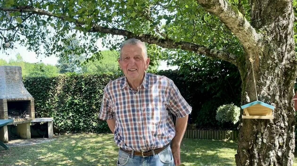 « Le temps que ça peut durer » : À 77 ans, ce retraité travaille encore comme ouvrier agricole