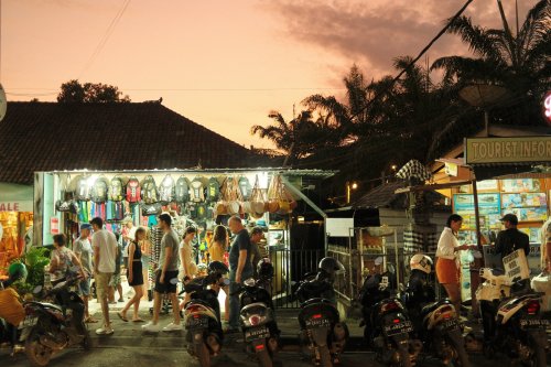Bali, bus et train, Venise, etc : retour sur les dernières infos du monde