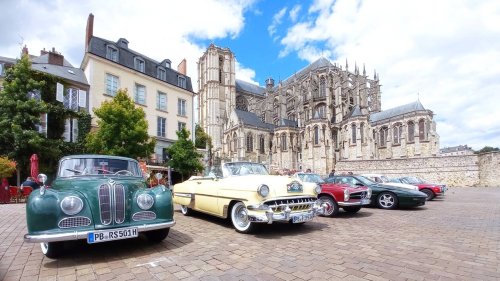 Le Mans. Des collectionneurs de Paderborn ont exposé leur véhicule au pied de la cathédrale