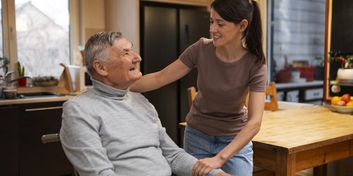 En étant aidant familial, peut-on valider des trimestres pour sa retraite sans cotiser ?
