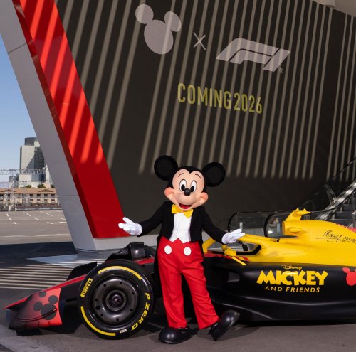 F1 Une collaboration folle et retentissante annoncée avec Mickey et Disney, teasée en vidéo ! - Le Mag Spo ...