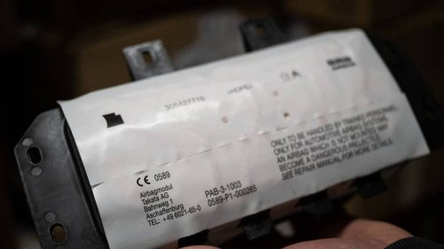 Airbags Takata défectueux : en Guadeloupe, Manuel Valls lance un avertissement aux constructeurs