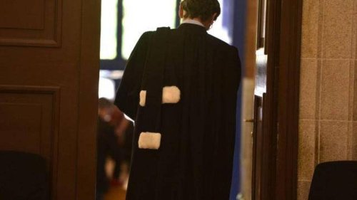 Violentée, enfermée, privée de câlins et de cadeaux : le calvaire d’une fillette devant la justice
