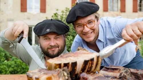 « Régalez-nous ». Qui sont Arthur et Vincent, à la tête de la nouvelle émission culinaire de TMC ?