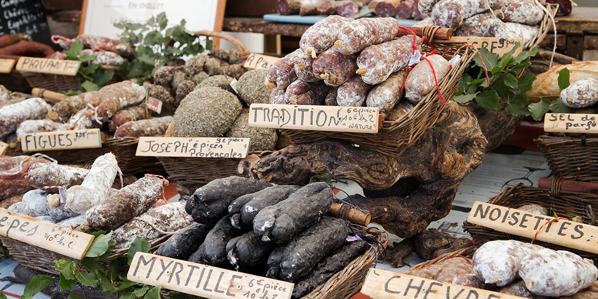 Faux produits du terroir sur les marchés d’été : 4 conseils pour ne pas se faire arnaquer pendant les vacances !