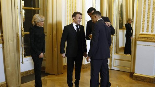 « Vous allez encore nous créer des ennuis » : la petite phrase d’Emmanuel Macron à Kylian Mbappé