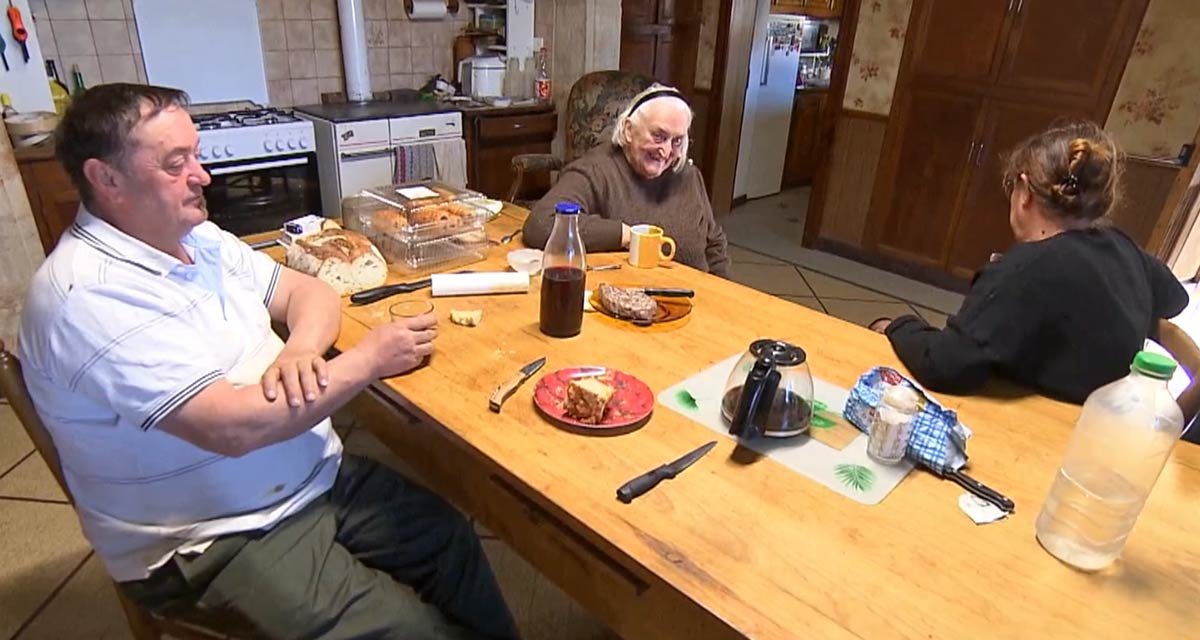 L’amour est dans le pré : Jean-Louis et Sophie ont dormi ensemble, Lucette refuse d’en parler à la production