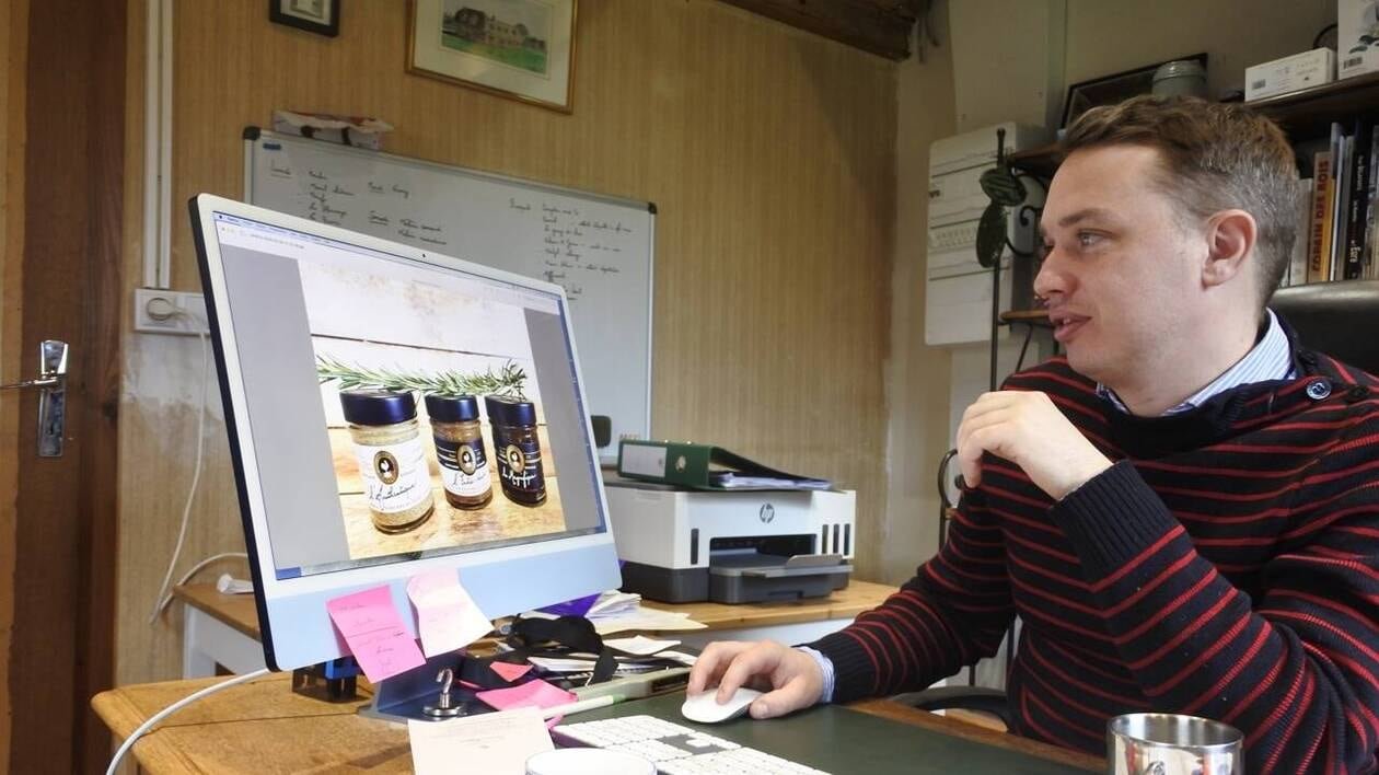 « Le secret de fabrication ? La cuisson » : ce Normand fabrique du vinaigre balsamique à la pomme !