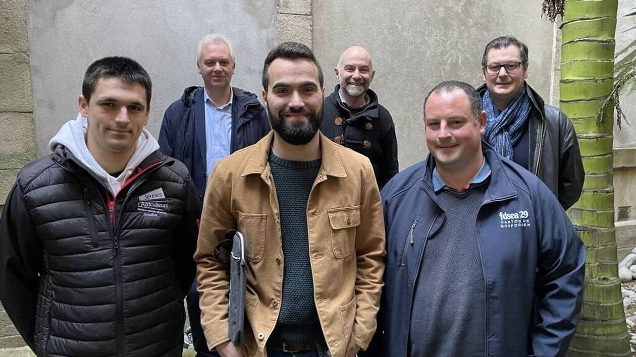 À Quimper, des agriculteurs au volant de leurs tracteurs illuminés défileront samedi 21 décembre